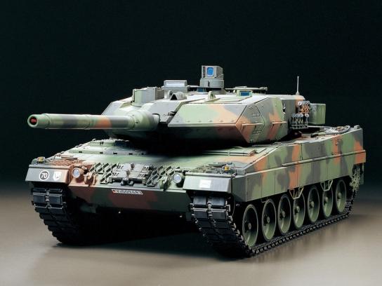 Tamiya - 1/16 Leopard 2 A6 Tank with Full Option Kit image